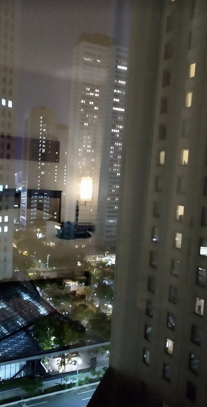 ホテルの窓から見た新宿の夜景