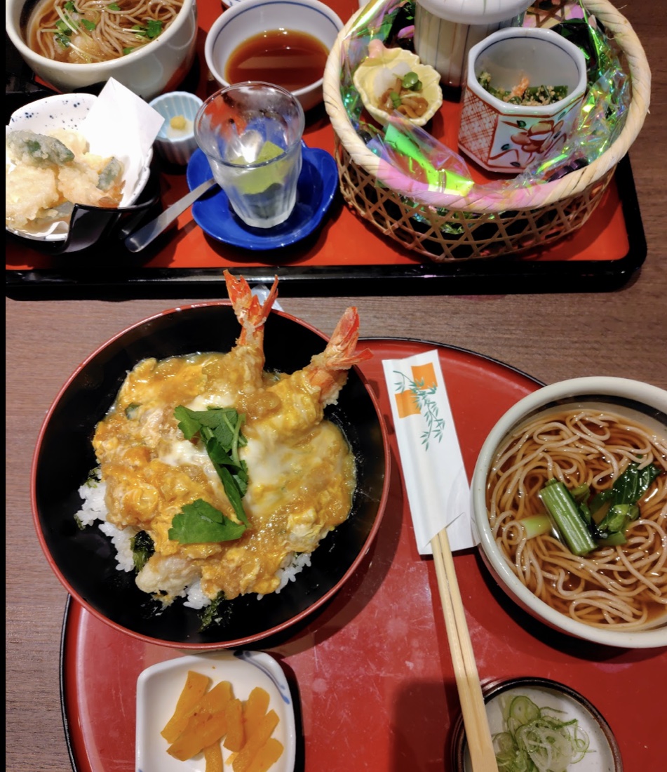 母が連れ出してくれた外食。天丼とおそばの定食