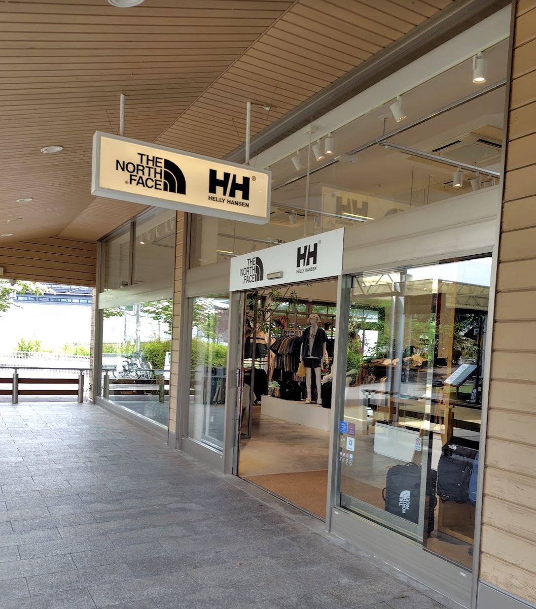 軽井沢アウトレットのTHE NORTH FACE／HELLY HANSENの店舗外観