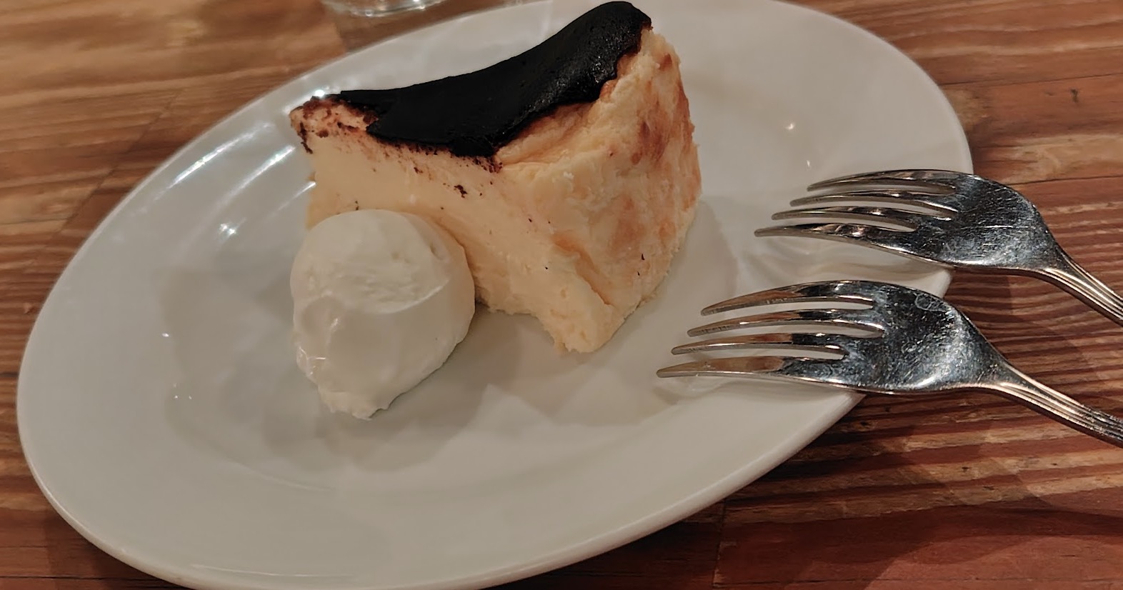 締めのバスクチーズケーキ