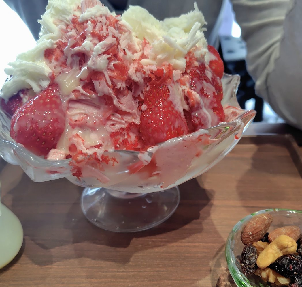 Mr.雪腐の苺の雪花氷