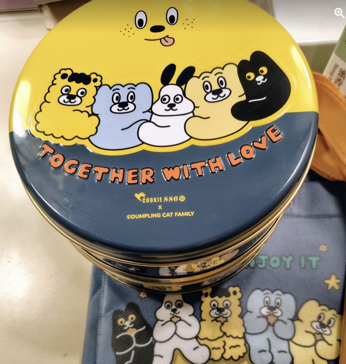 COOKIE886のかわいいコラボ缶