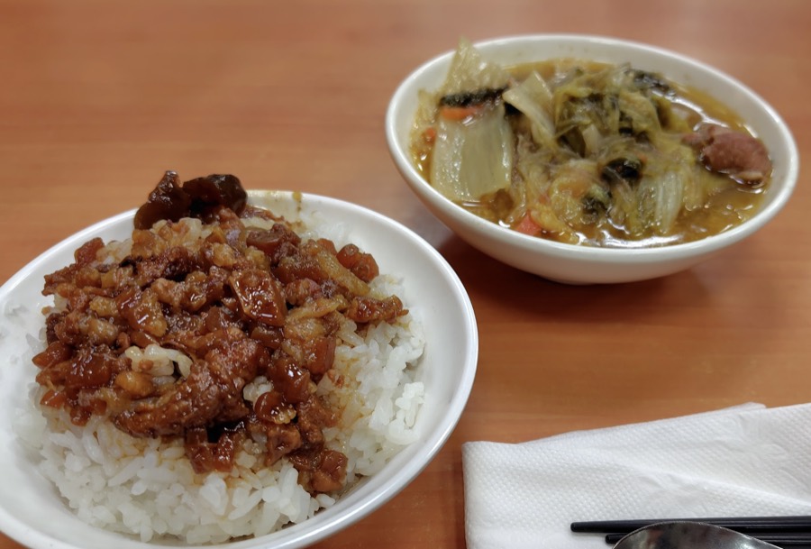 黄記の魯肉飯と白菜煮