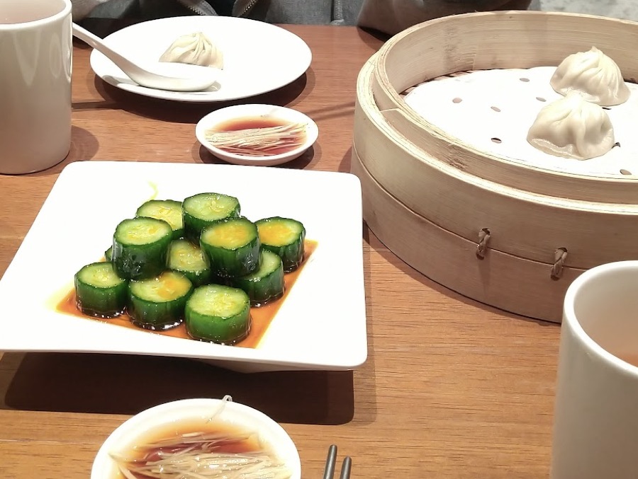 小籠包の前菜とセイロ