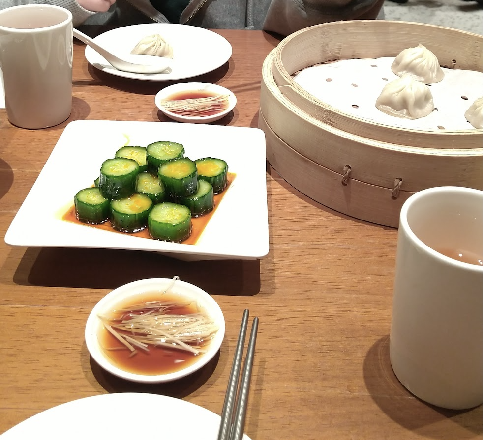 小籠包の前菜とセイロ