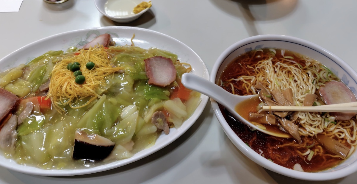 あんかけ焼きそばとラーメンのセット